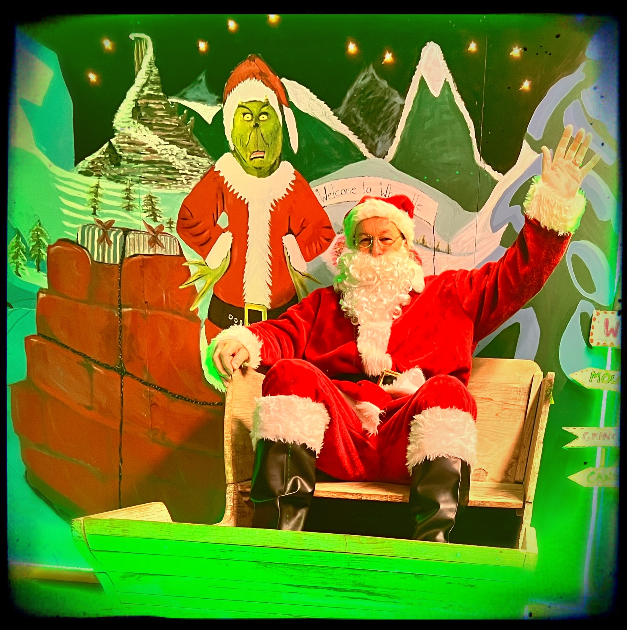 Santa_grinch_christmas_xmas_display