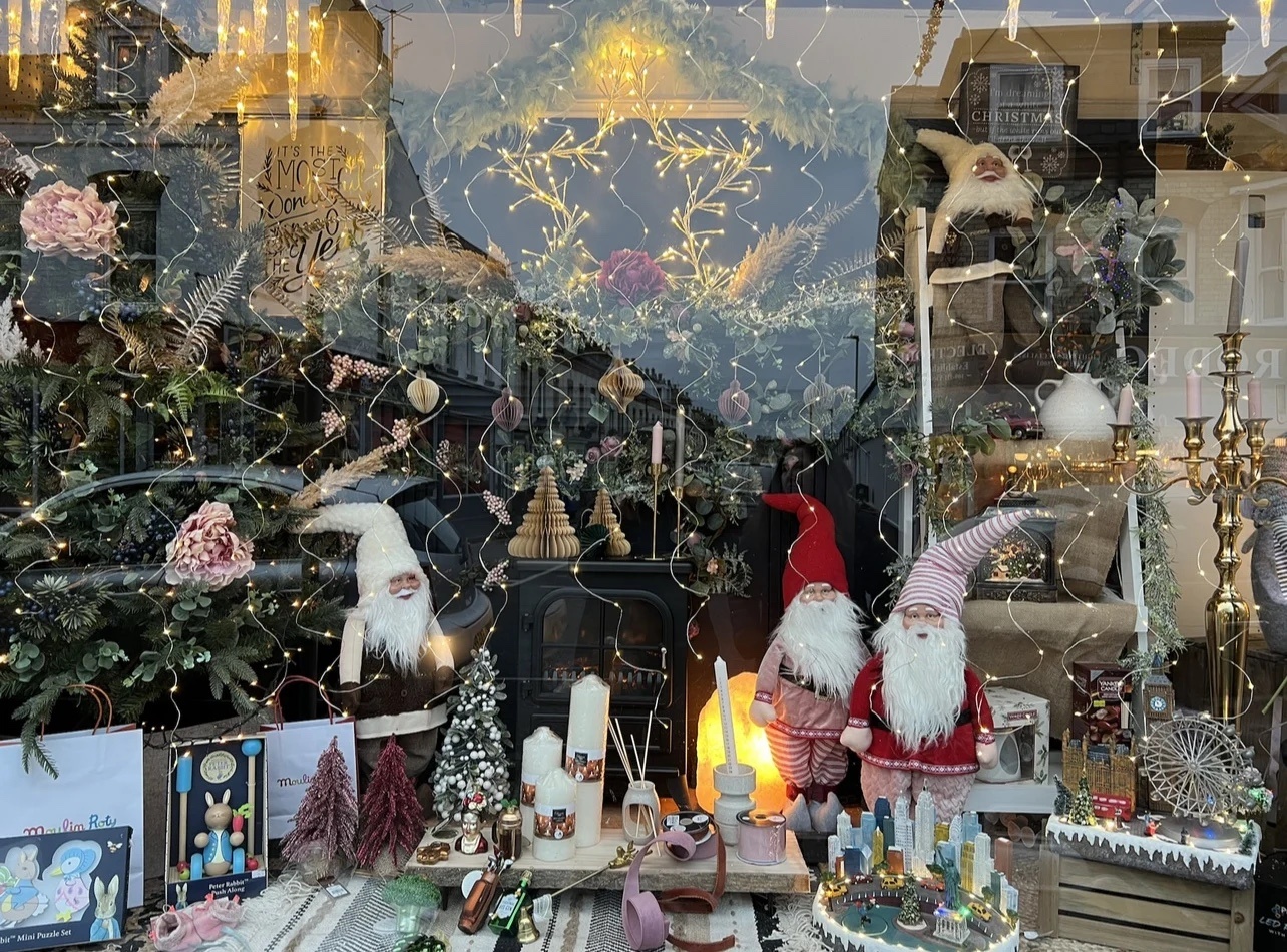 Christmas_shop_front_Santa_father_christmas_candle