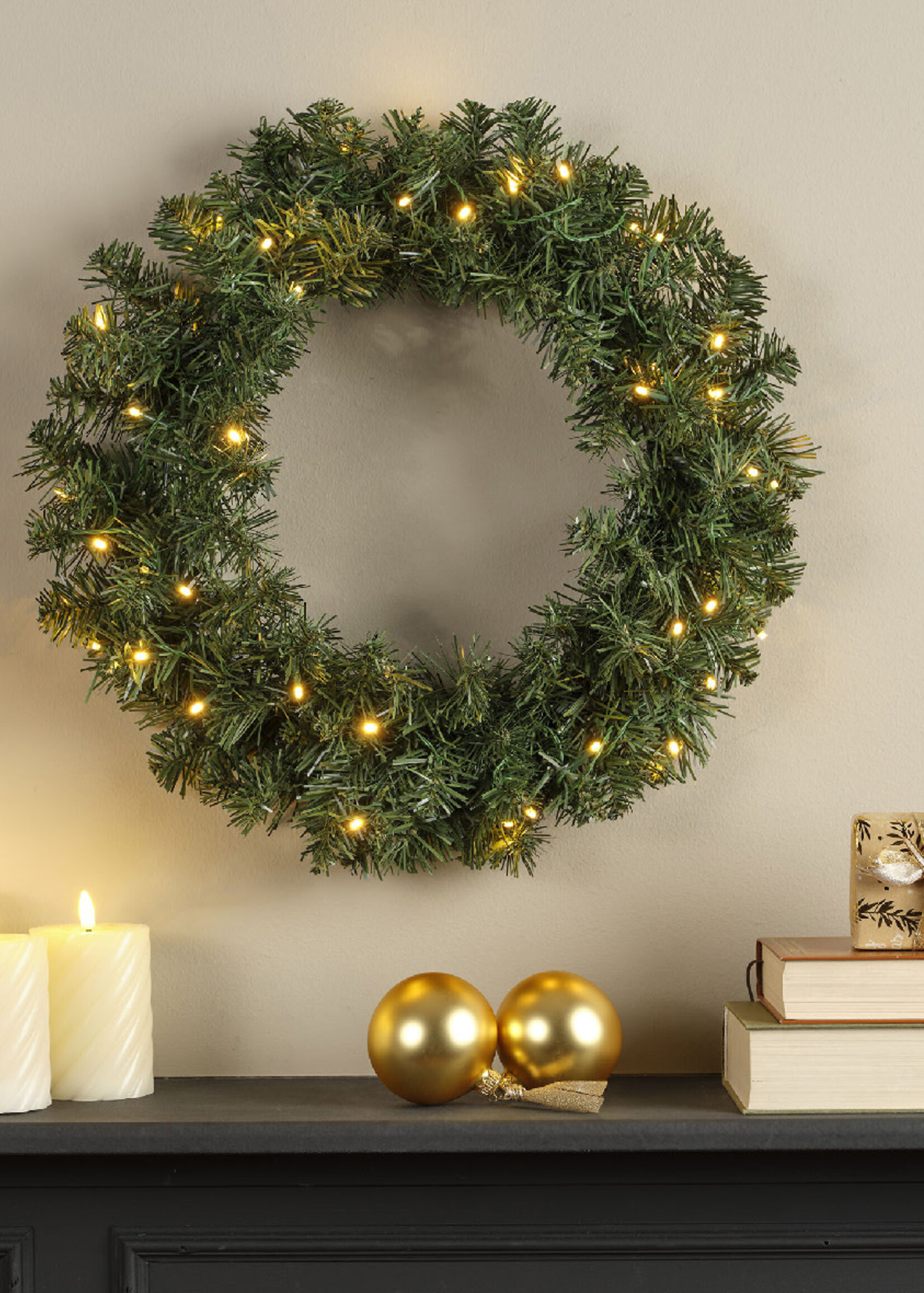 Imperial wreath With Warm White LEDs 50cm  - Battery  Indoor and Outdoor