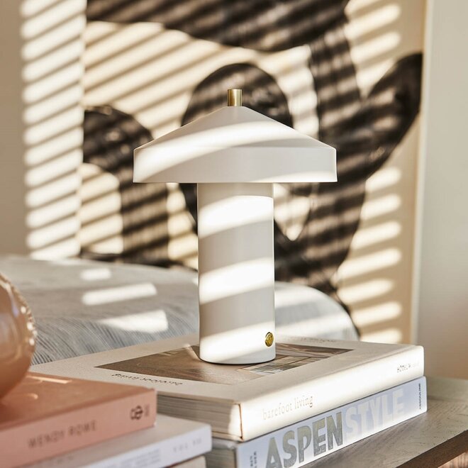 Hatto Table Lamp Wit Klein
