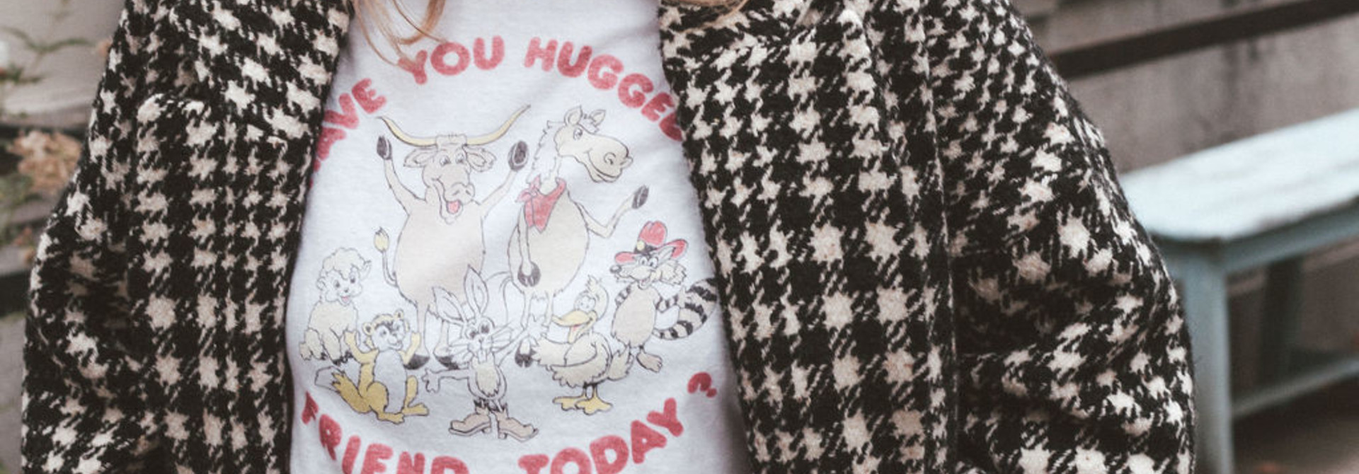 T-shirt Hug a friend