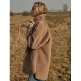 Repeat Reversible Coat Faux Fur (verkrijgbaar in 2 kleuren) Repeat Reversible Coat Faux Fur (verkrijgbaar in 2 kleuren)