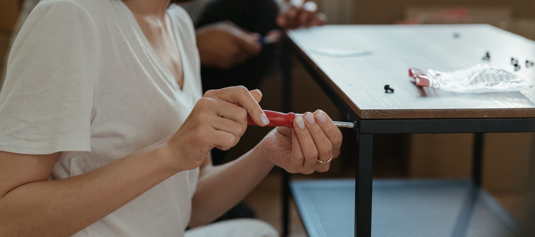 Tafelpoten bevestigen