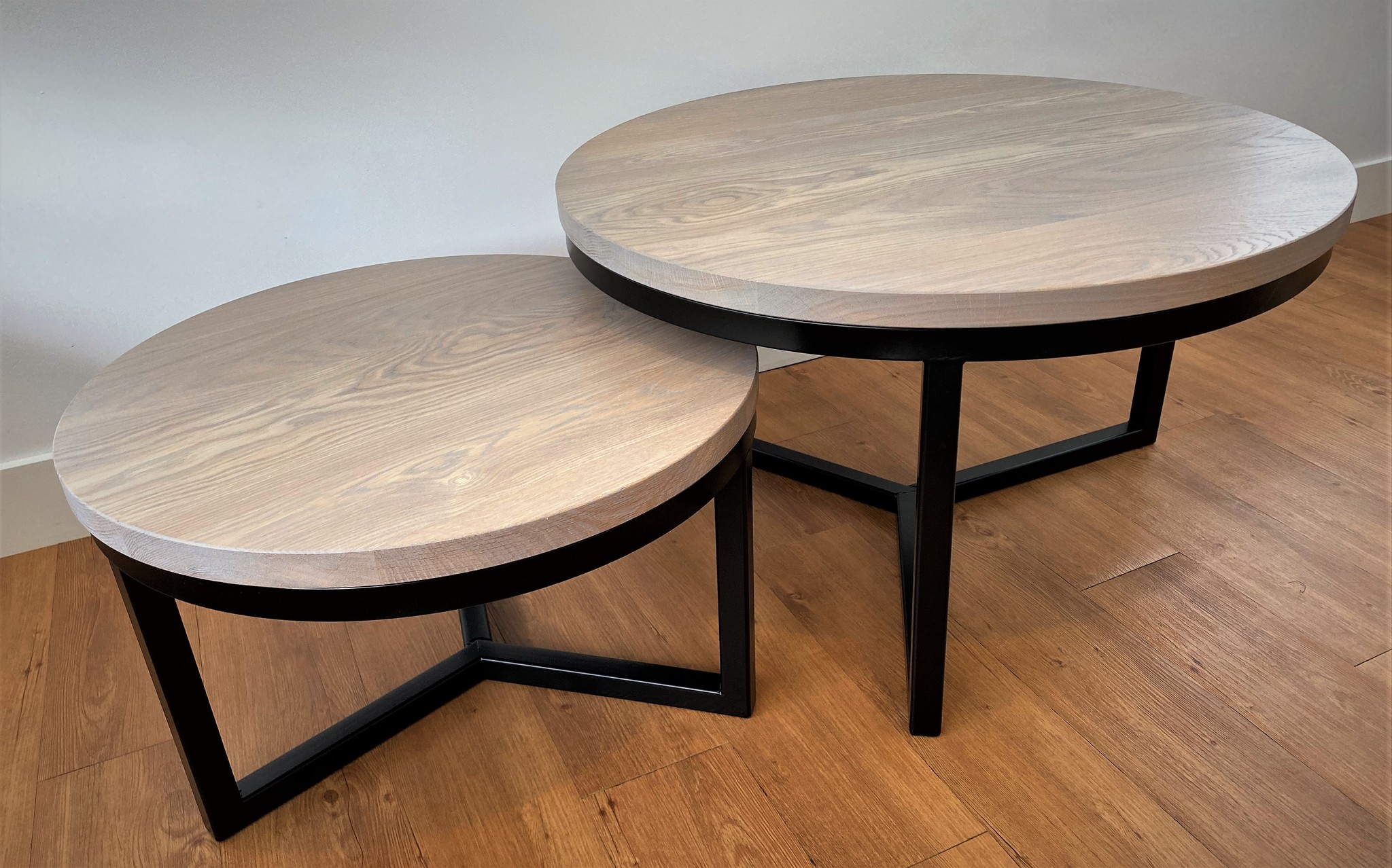 Massief eiken ronde salontafel set met stalen onderstel 60 en 80 cm