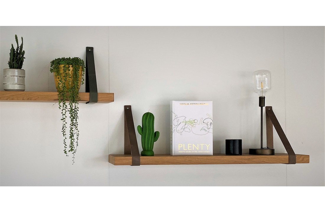 Massief Eiken Wandplank met Zwarte Leren plankdragers