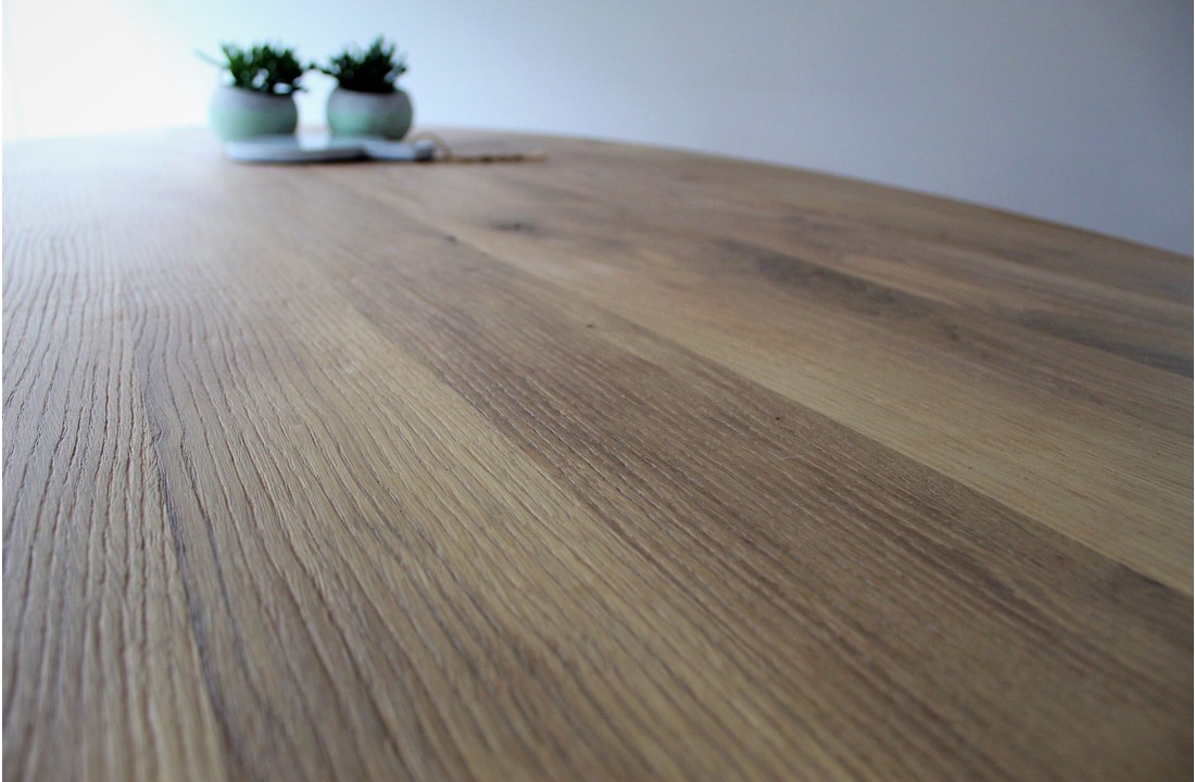 Massief Eiken eettafel Massief eiken eettafel met stalen A tafelpoten | 10 x 10stalen A tafelpoten 10 x 10