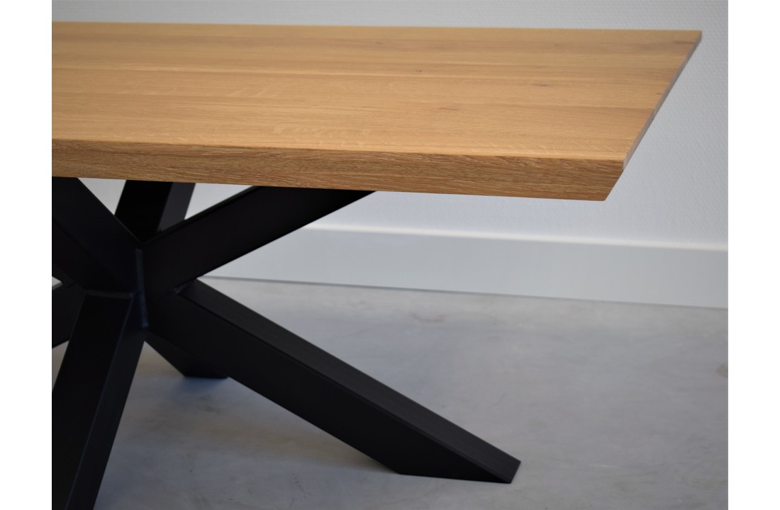 Eiken salontafel rechthoekig met zwart stalen 3D matrix kruispoot | 130x70 cm