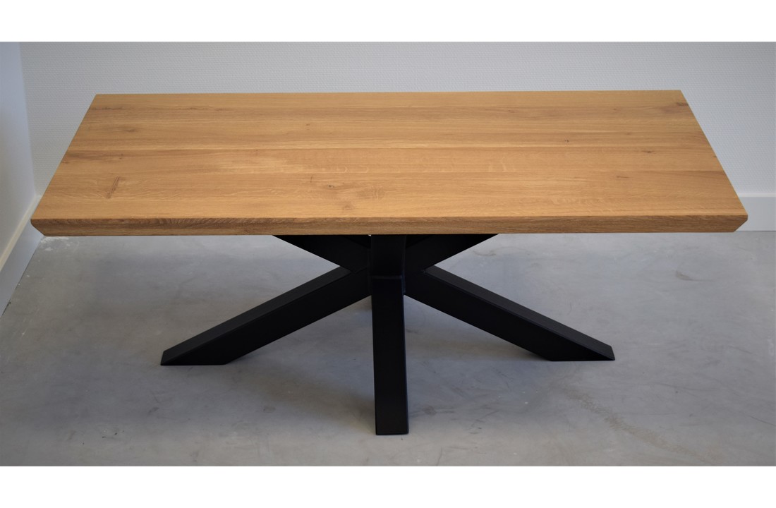 Eiken salontafel rechthoekig met zwart stalen 3D matrix kruispoot | 130x70 cm