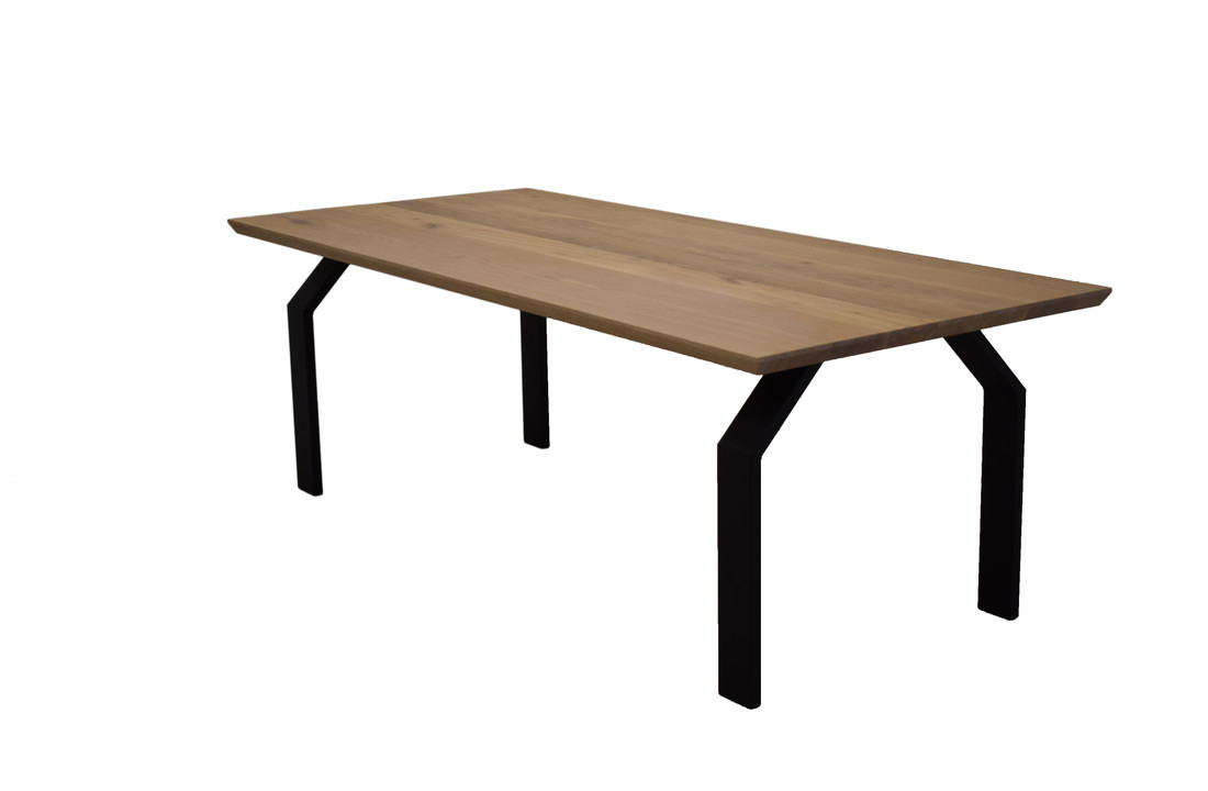 Massief eiken tafel met zwarte stalen N poten - 10x3