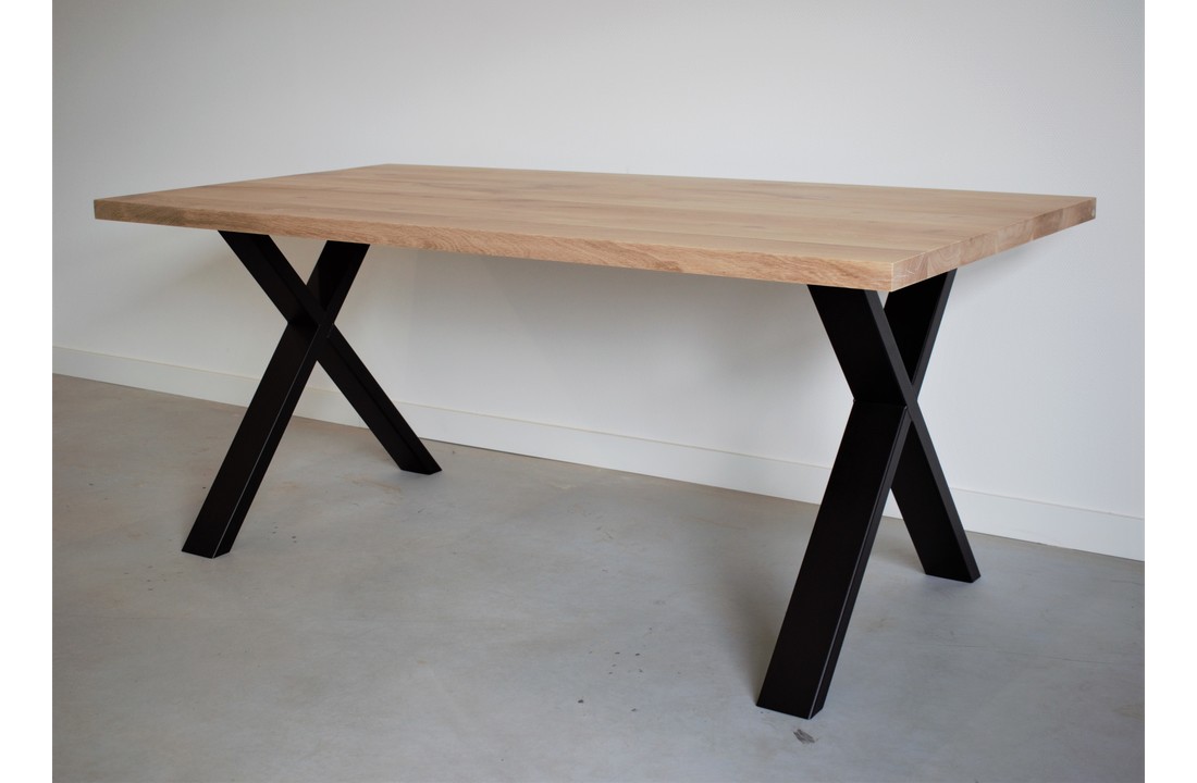 Massief eiken eettafel met stalen X-poten Small - 10x4