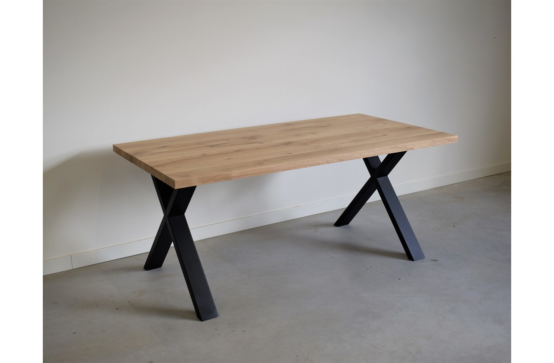 Massief eiken eettafel met stalen X-poten Small - 10x4