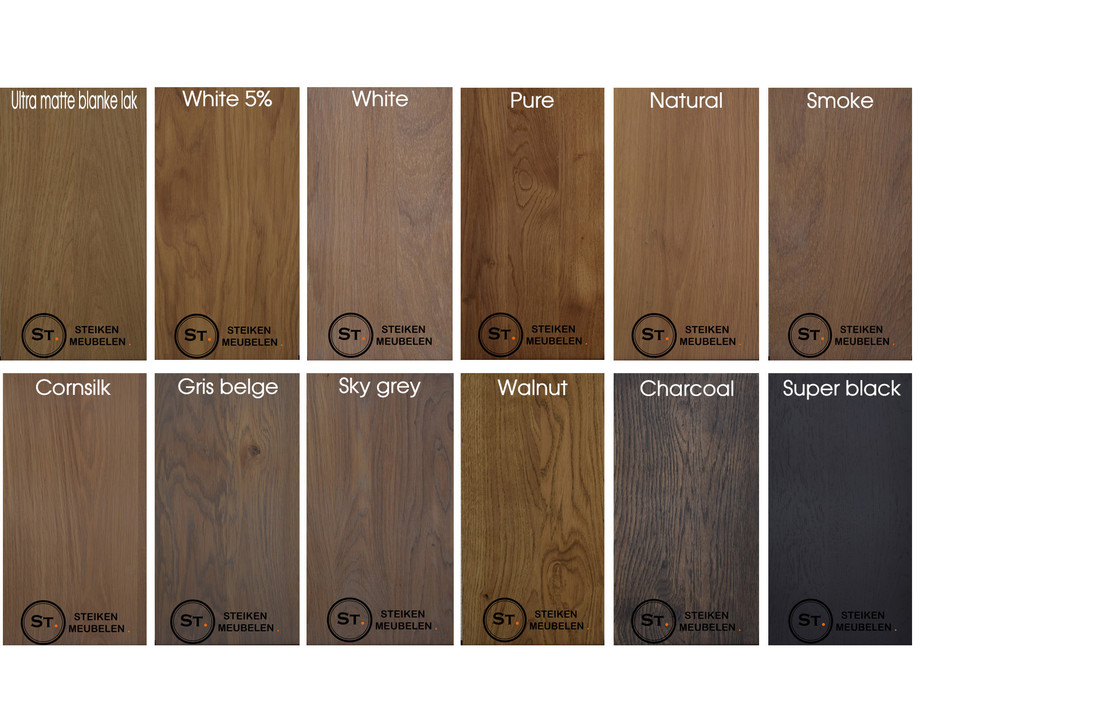 Zwarte leren schap dragers met massief eiken wandplank