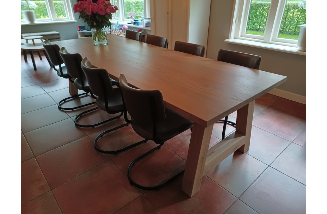 Massief eiken tafel met massief eiken A poten | 12x12