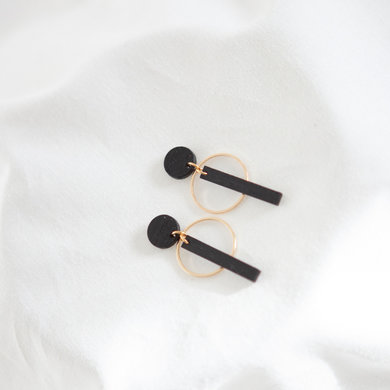 Studio Nok Nok Studio Nok Nok earring black.10