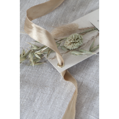 Roosmarijn Knijnenburg Hold close flower card "I'm holding you at a distance"