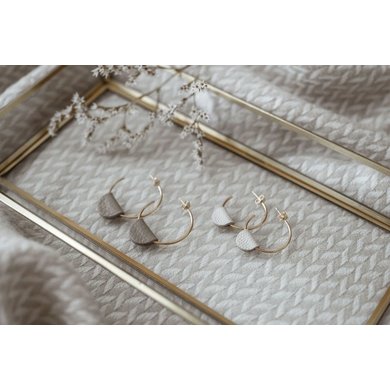 Lisa la pelle Lisa la pelle oorbellen half for love bubbly beige