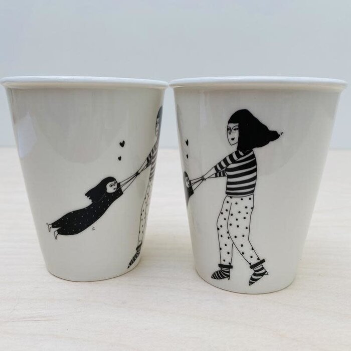 HELEN B HELEN B CUP SPINNING AROUND