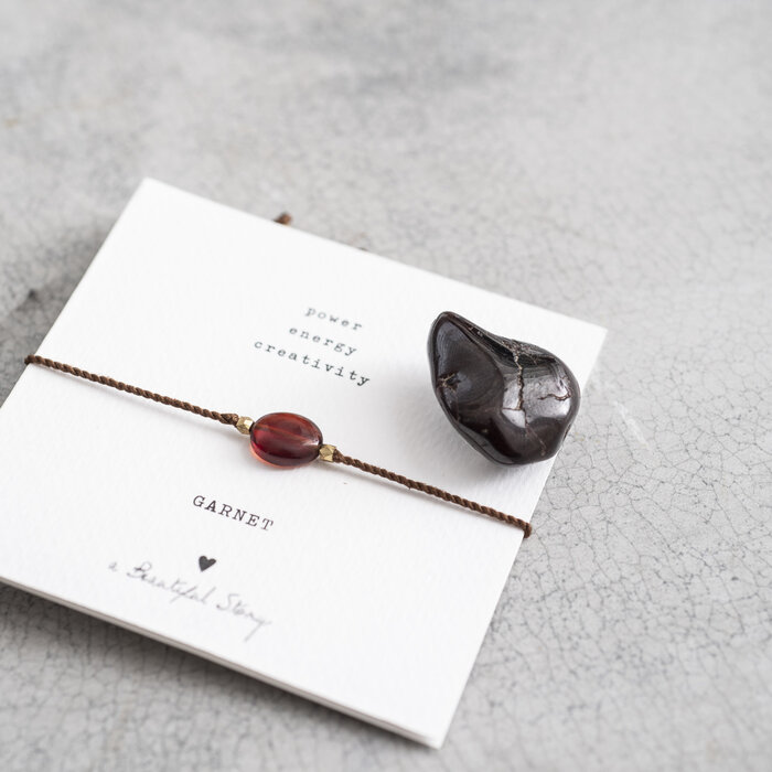 A BEAUTIFUL STORY BS GEMSTONE CARD GARNET BRACELET