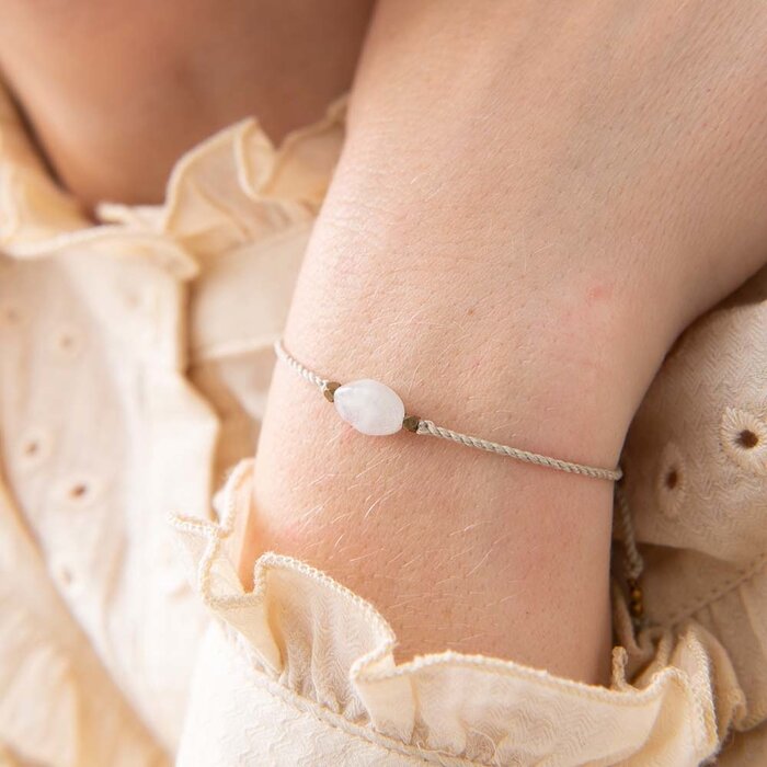 A BEAUTIFUL STORY BS GEMSTONE CARD MOONSTONE BRACELET