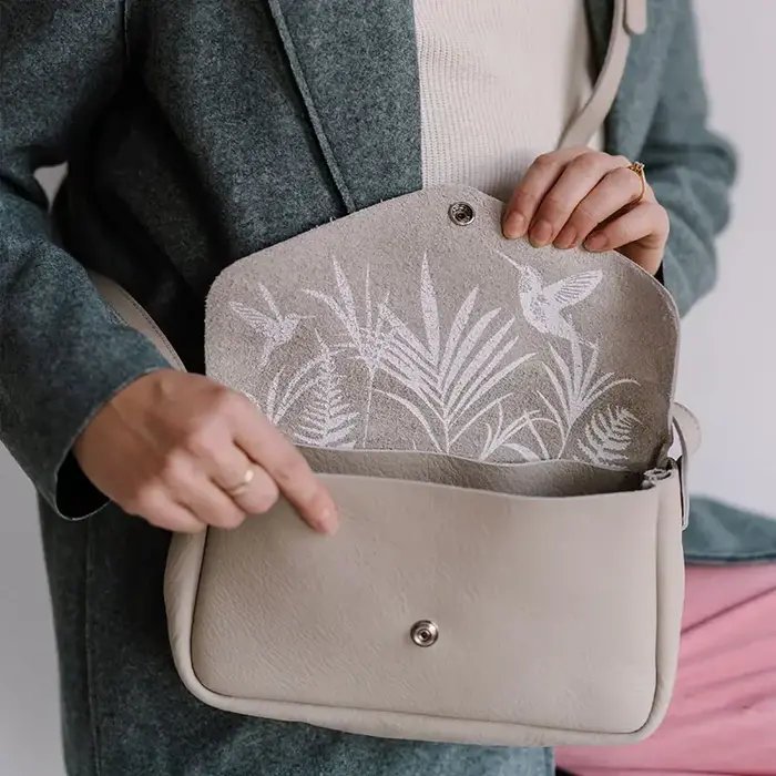 KEECIE KEECIE HUMMING ALONG CEMENT