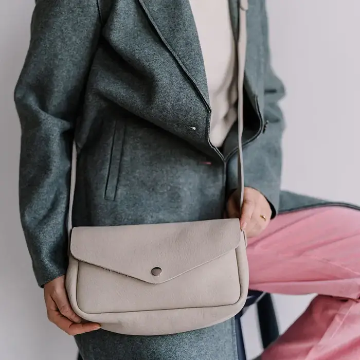 KEECIE KEECIE HUMMING ALONG CEMENT