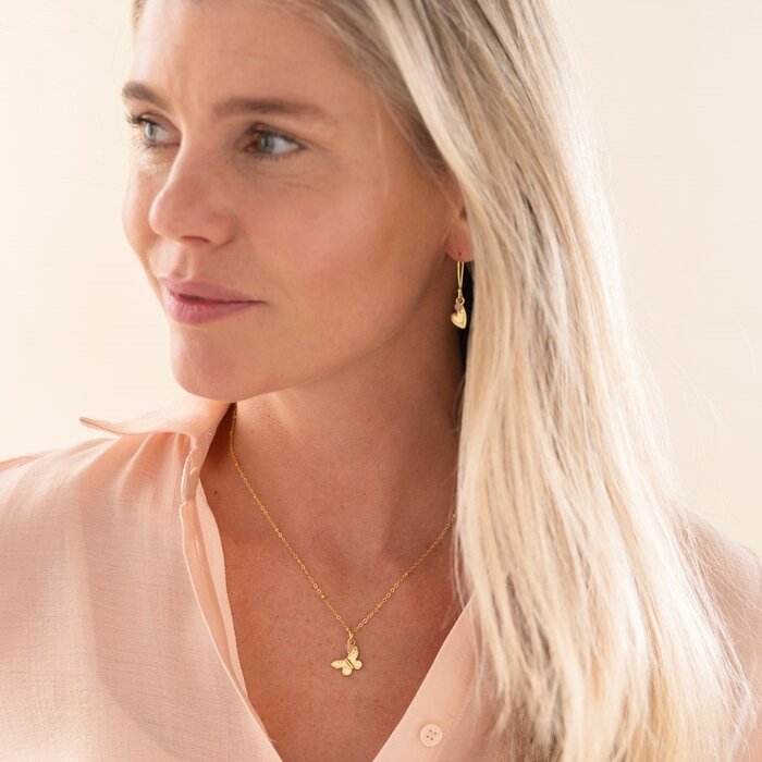 A BEAUTIFUL STORY BS CONVINCED ROSE QUARTZ NECKLACE (vlinder klein)