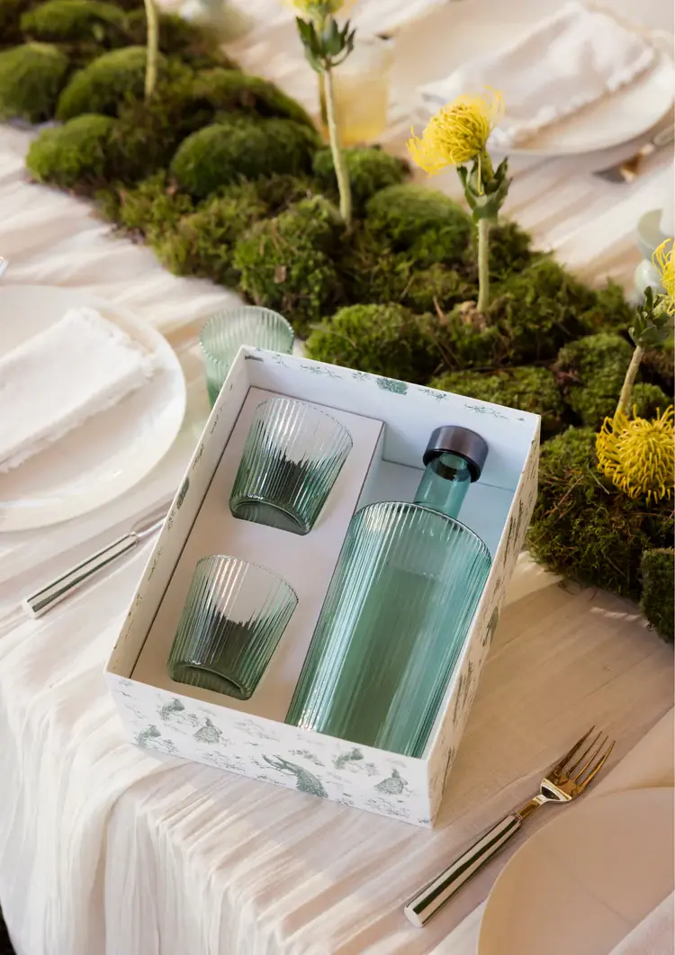 PAVEAU PAVEAU RIBBED GIFT SET BONDI (GROEN) BOTTLE + 2 GLASSES