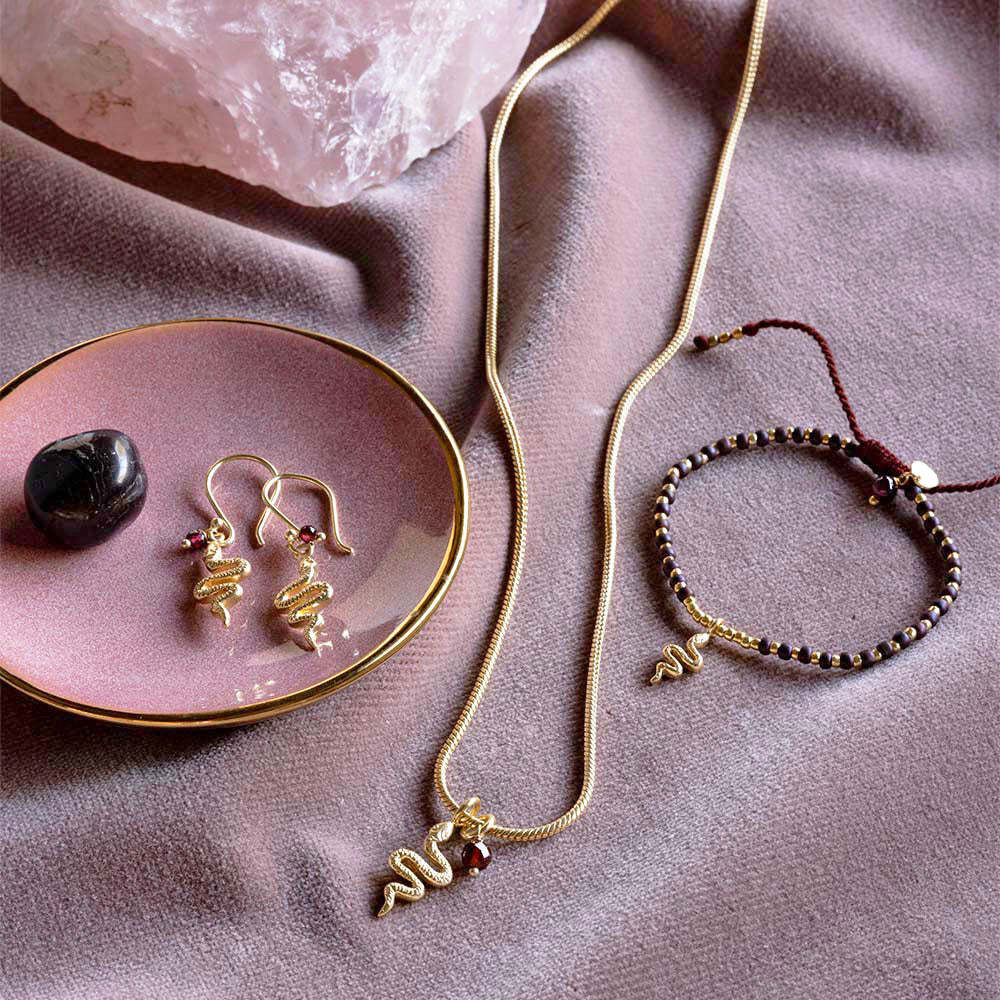 A BEAUTIFUL STORY BS IMAGINE (slang)  GARNET NECKLACE