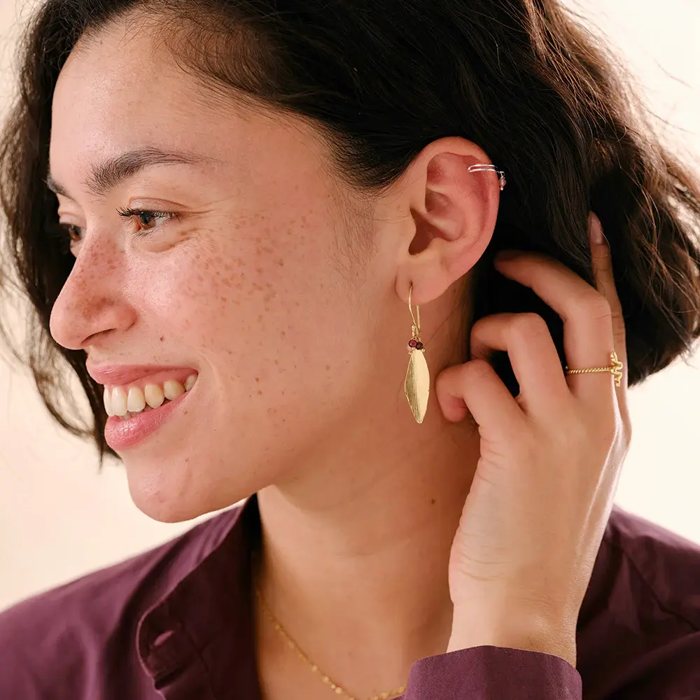 A BEAUTIFUL STORY BS LONGFUL GARNET ROSE QUARTZ EARRINGS