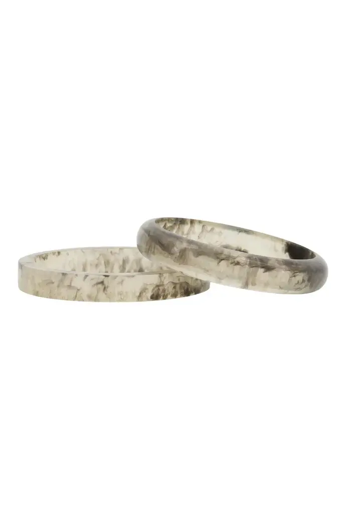 ZUSSS ZUSSS SET VAN 2 RESIN ARMBANDEN BEIGE