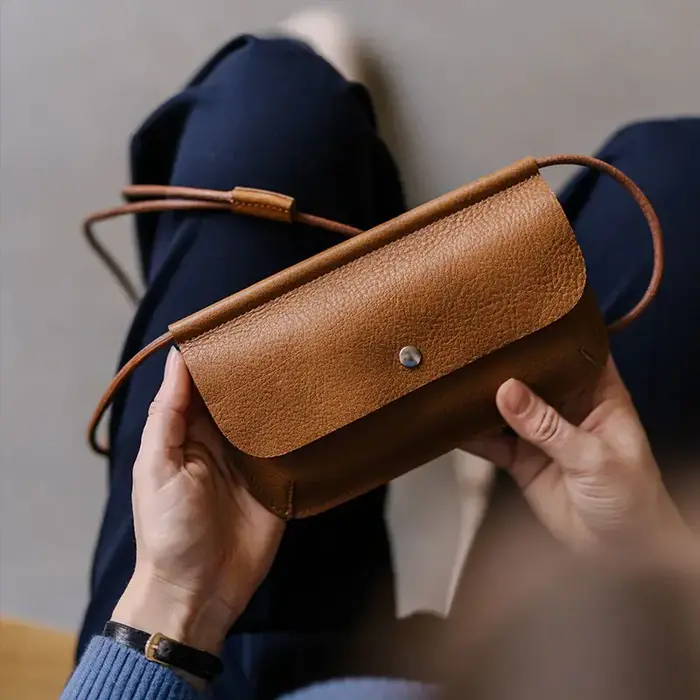 KEECIE KEECIE PHONEBAG HANG ON COGNAC