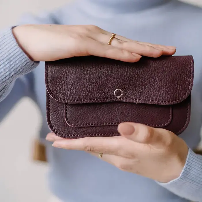 KEECIE KEECIE WALLET MEDIUM CAT CHASE AUBERGINE