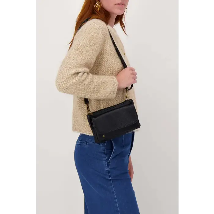 ZUSSS ZUSSS SCHOUDERTASJE MET FLAP EN KWASTJE ZWART