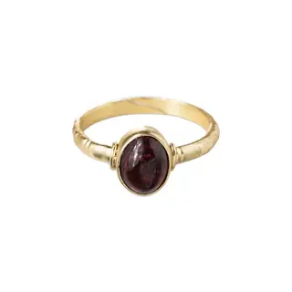 A BEAUTIFUL STORY BS CERTAIN GARNET RING