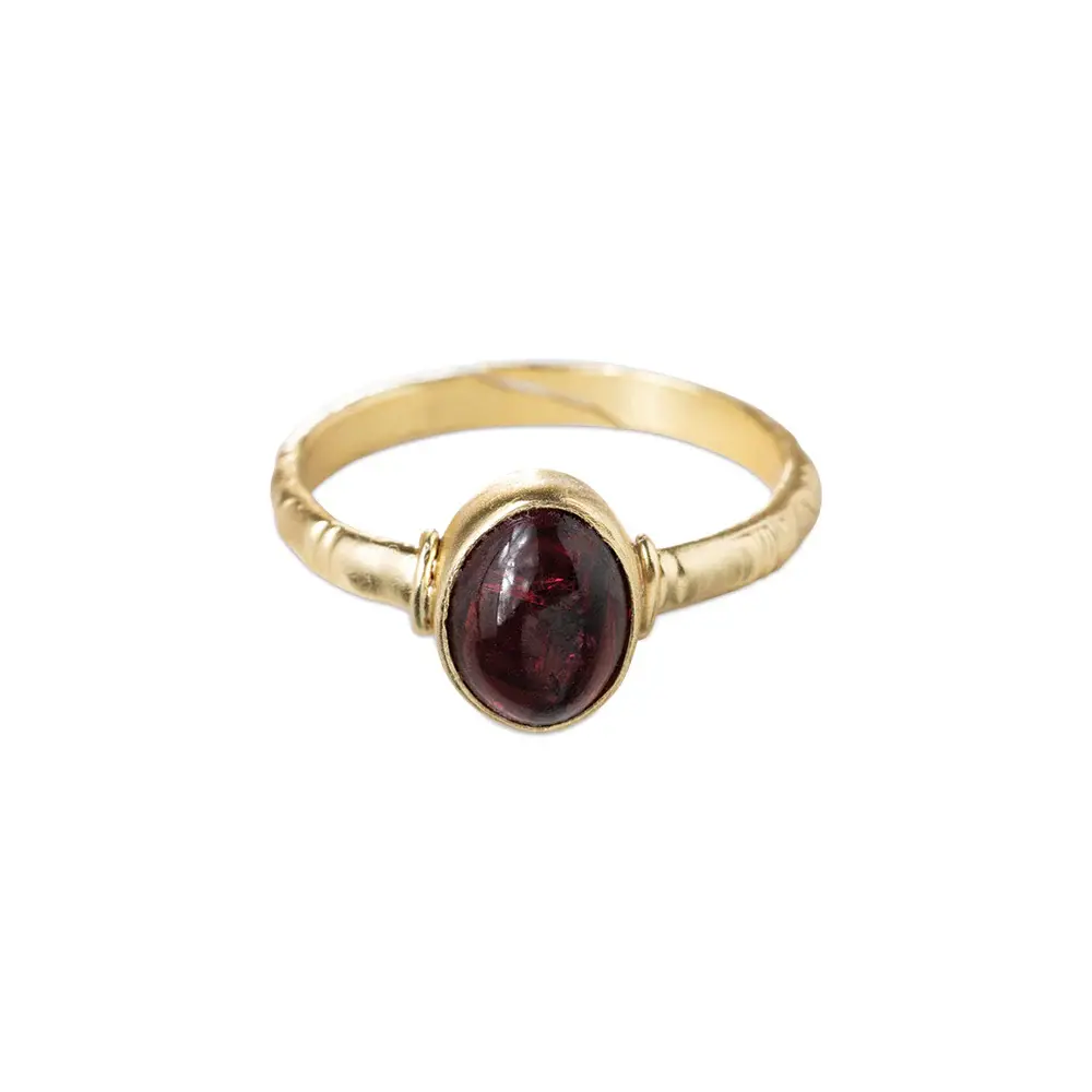 A BEAUTIFUL STORY BS CERTAIN GARNET RING