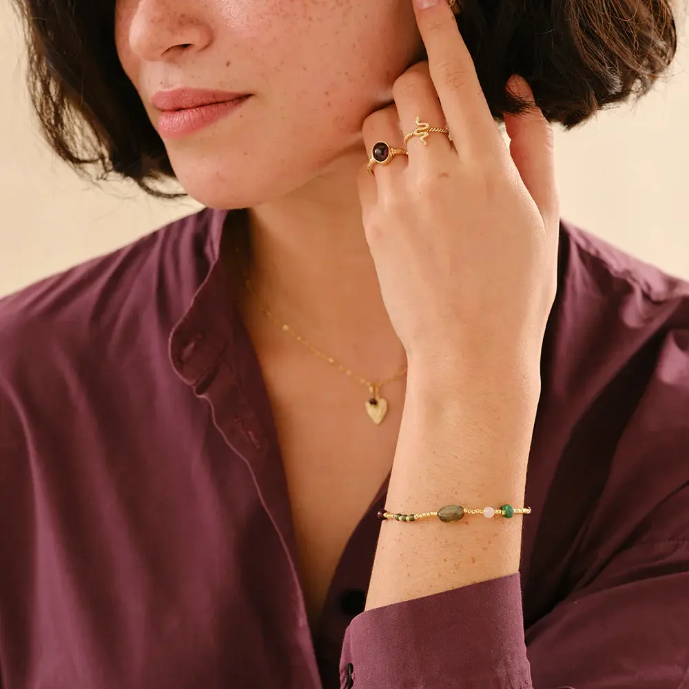 A BEAUTIFUL STORY BS CERTAIN GARNET RING