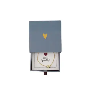 ZUSSS ZUSSS ARMBAND HARTJE IN SCHUIFDOOSJE LEUKERD GRIJSBLAUW