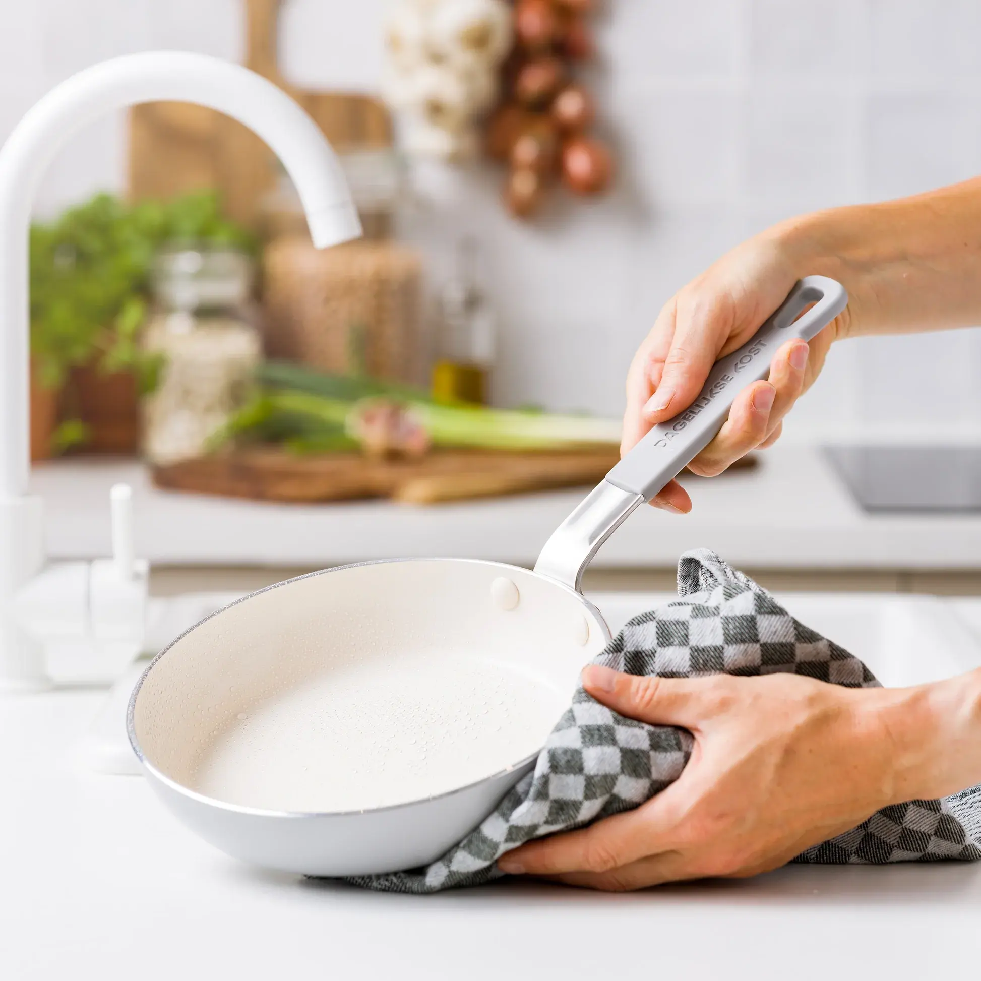 DAGELIJKSE KOST DAGELIJKSE KOST PROLINE KOEKENPAN 20CM