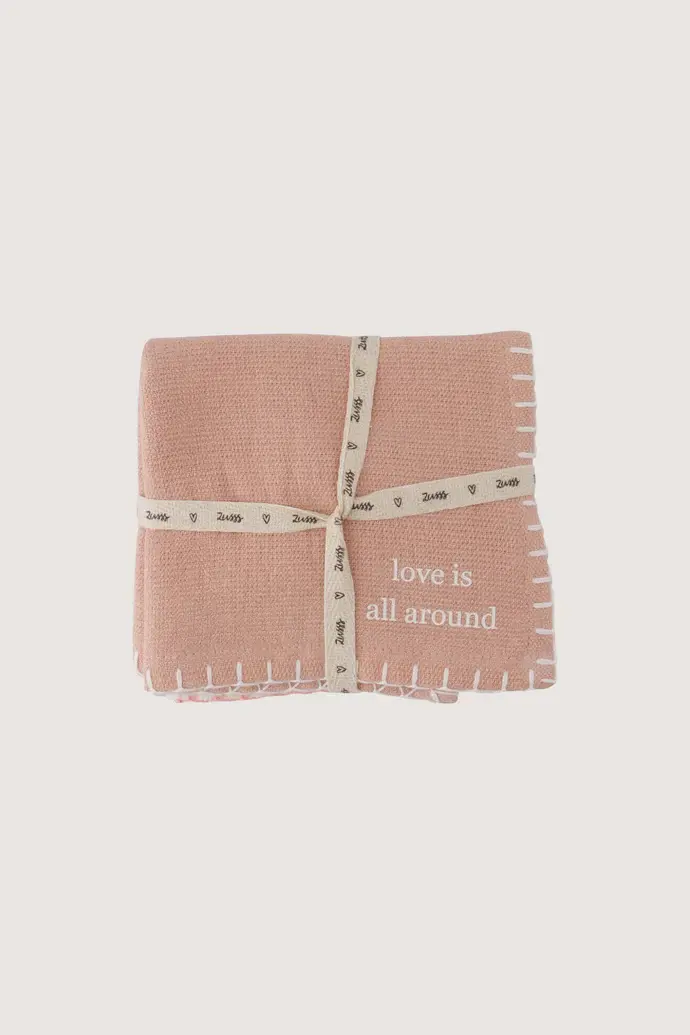 ZUSSS ZUSSS SET VAN 2 VAATDOEKJES HARTJES LOVE IS ALL AROUND OFF WHITE / ROZE