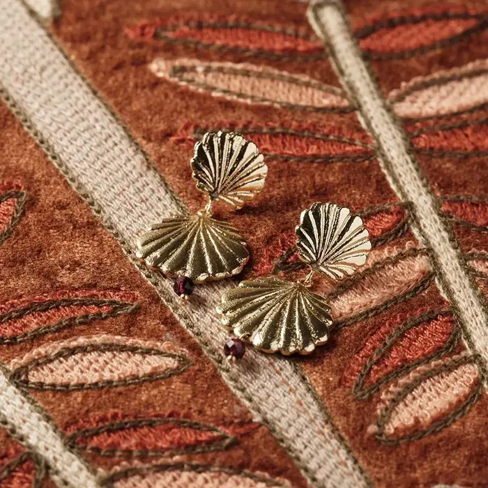 A BEAUTIFUL STORY BS EXPRESSIVE GARNET EARRINGS