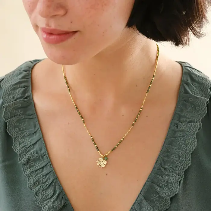 A BEAUTIFUL STORY BS HONORED  (klaver) AVENTURINE NECKLACE