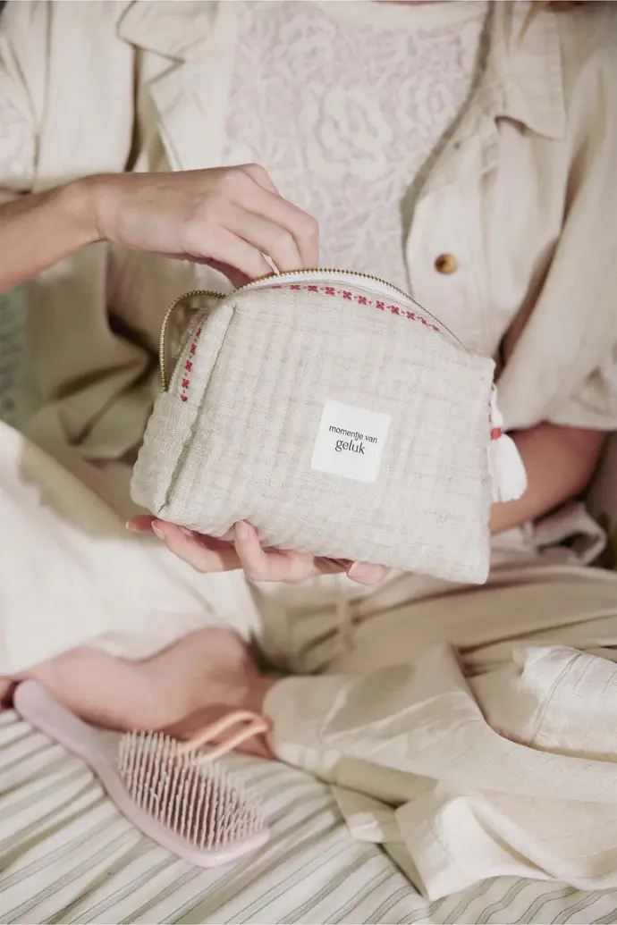 ZUSSS ZUSSS TOILETTAS MOMENTJE VAN GELUK OFF WHITE / ROOD