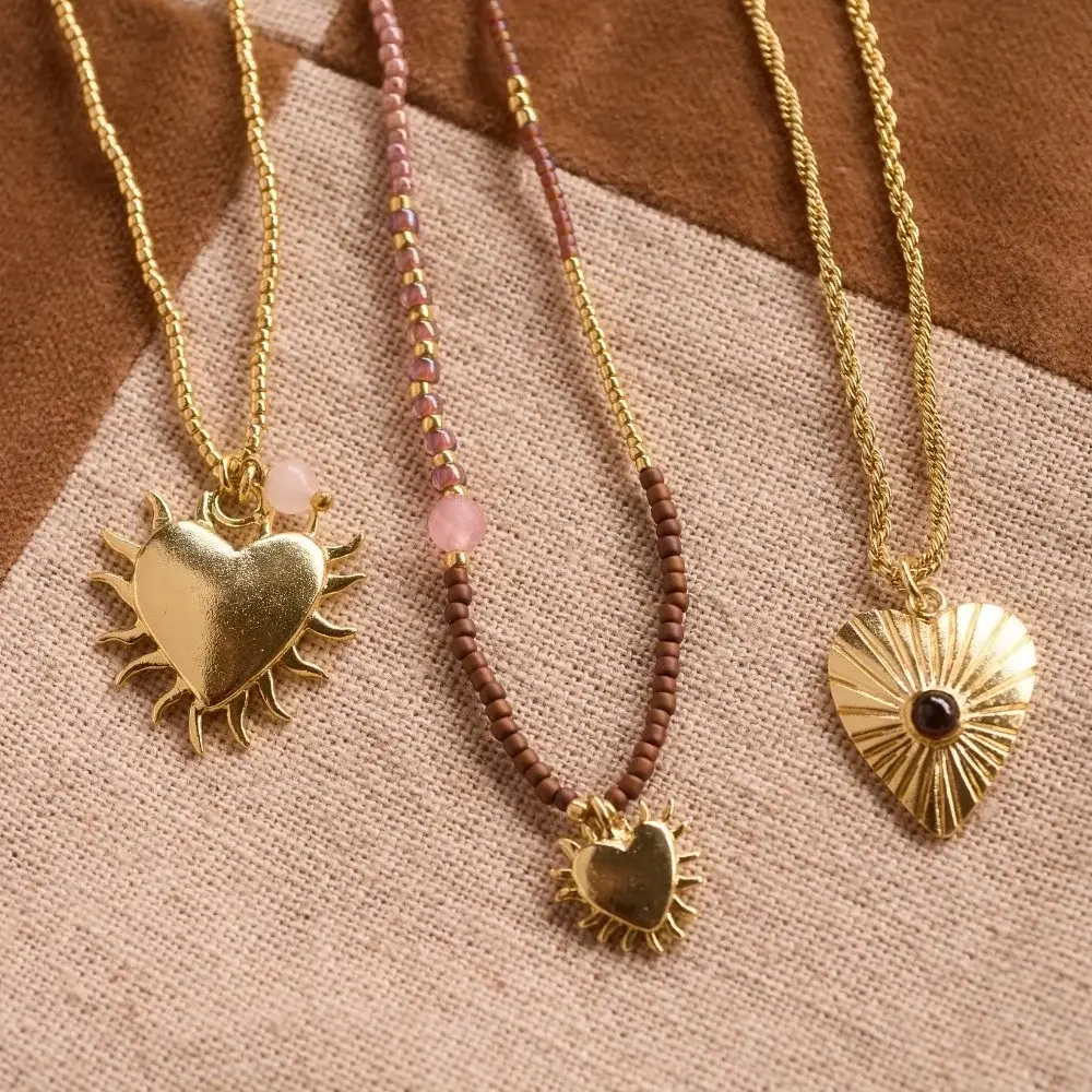 A BEAUTIFUL STORY BS ADVENTUROUS ROSE QUARTZ NECKLACE (HART)