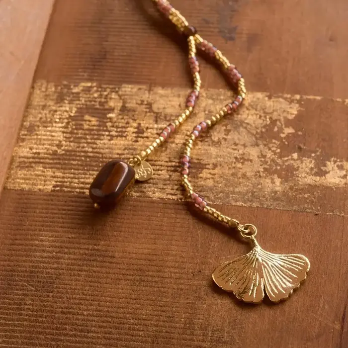 A BEAUTIFUL STORY BS ENTIRE TIGER EYE NECKLACE