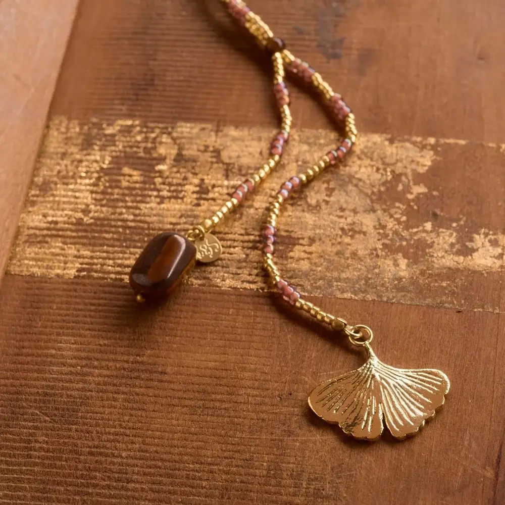 A BEAUTIFUL STORY BS ENTIRE TIGER EYE NECKLACE