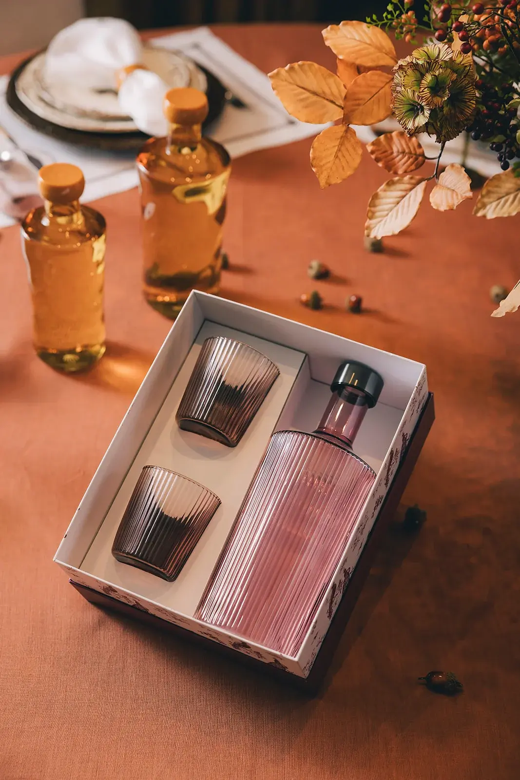 PAVEAU PAVEAU RIBBED BROOME GIFT SET (BORDEAUX) BOTTLE + 2 GLASSES