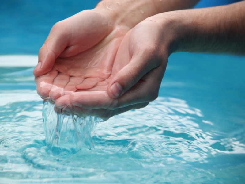 In mijn zwembad zit kalkaanslag, wat nu?