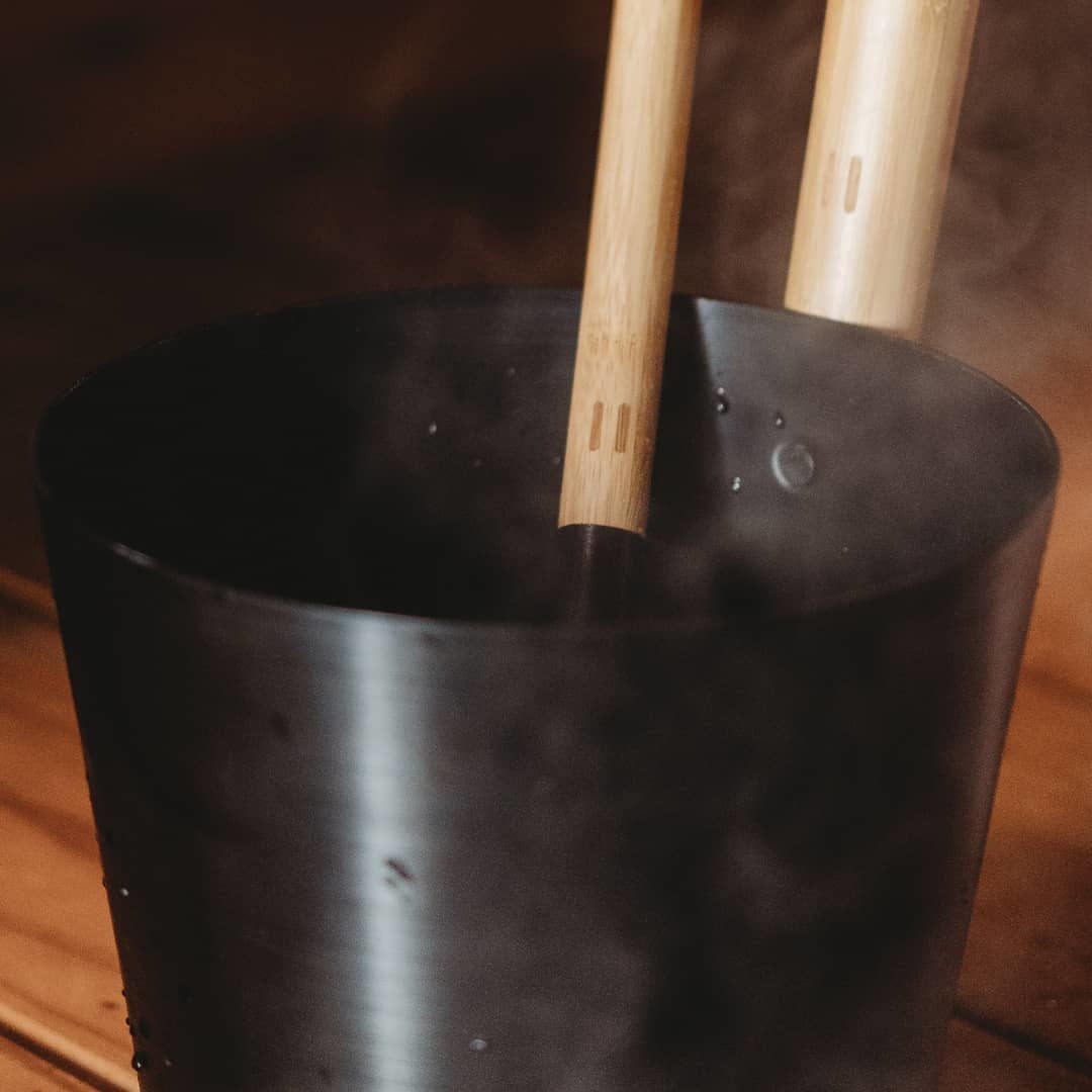 Cadeau set  Sauna emmer zwart bamboe thermometer