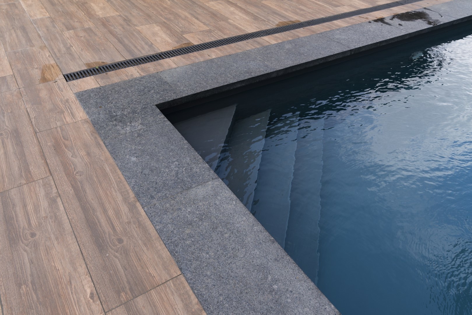 Binnenhoek Black Granada afgeronde neus