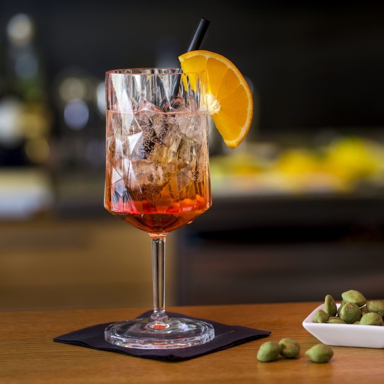 Koziol superglas club No. 04  wijnglas 300 ml - set van 2 stuks.